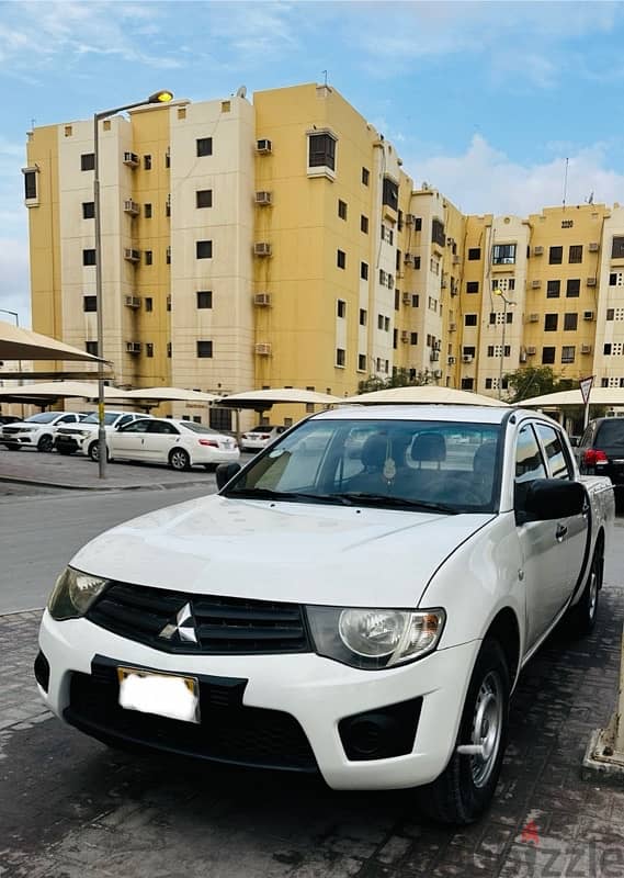 Mitsubishi L200 2011 1