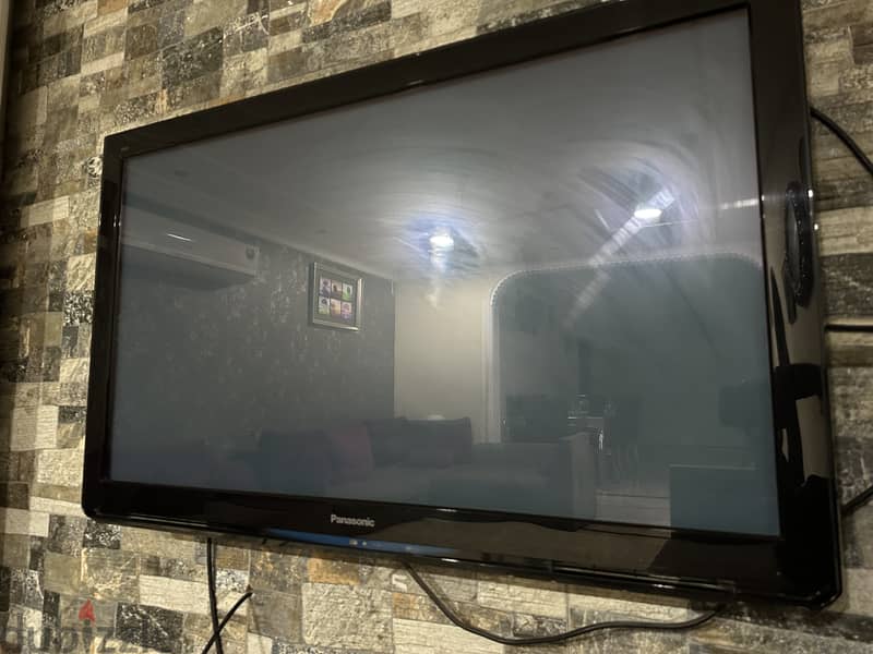 Panasonic LCD Tv 43" 0