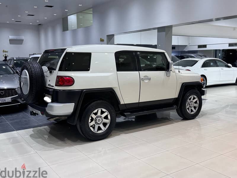 Toyota FJ Cruiser 2022 white 7