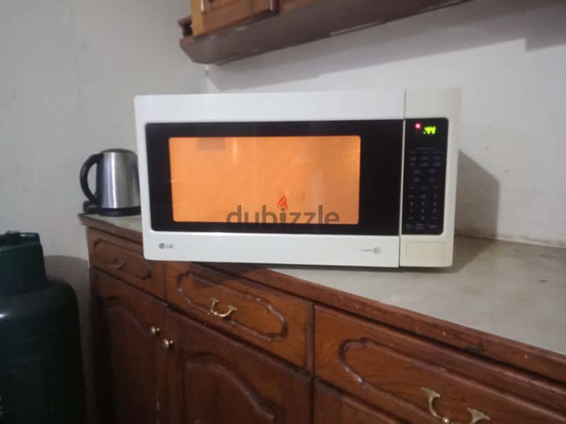 LG 25 LTR MICROWAVE OVEN 1