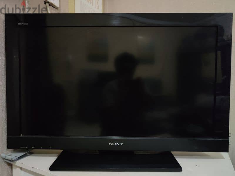 Sony Bravia LCD TV 32" With Wall Mount 1