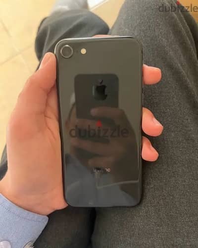 iPhone 8 - FIX PRICE - SMALL CRACK ON TOP - NO DELIVERY