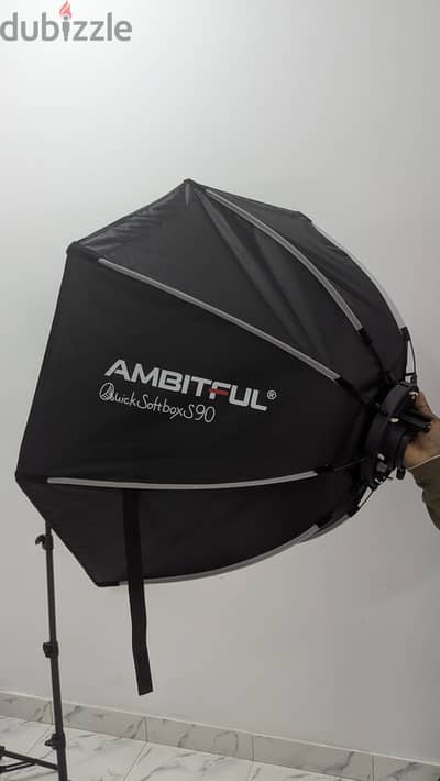 2 soft boxes for light