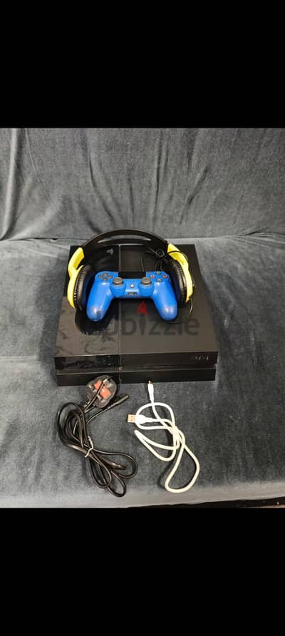 Ps4 excellent condition with all accessories للبيع بلستيشن بحالة ممتاز