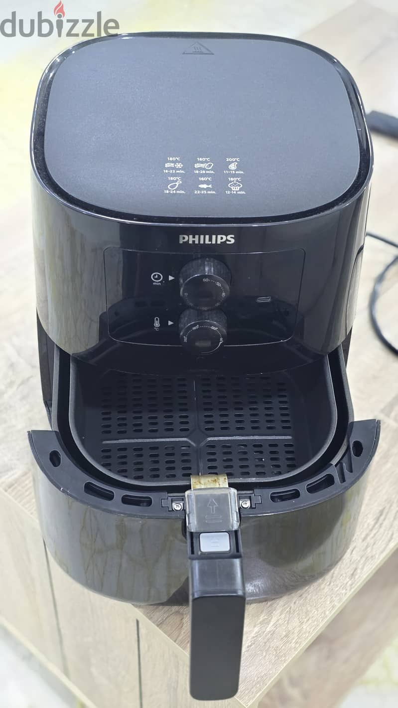 Philips Essential Air Fryer Black - HD9200 1