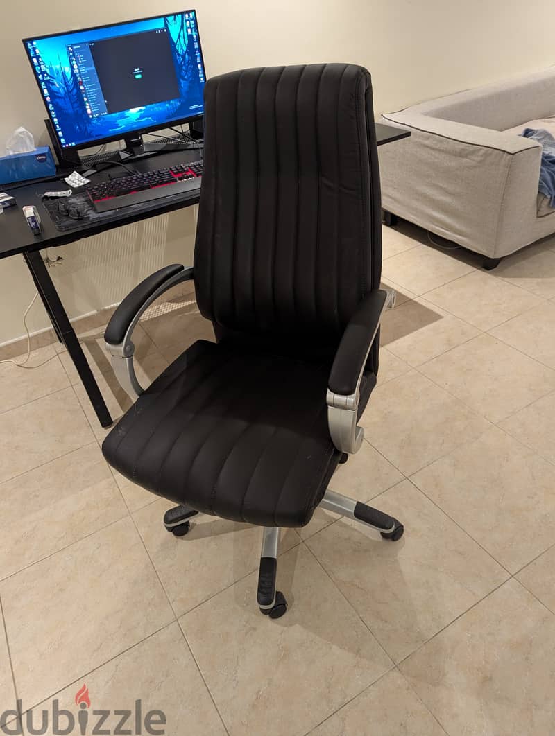 Gaming pc + desk + chair 2