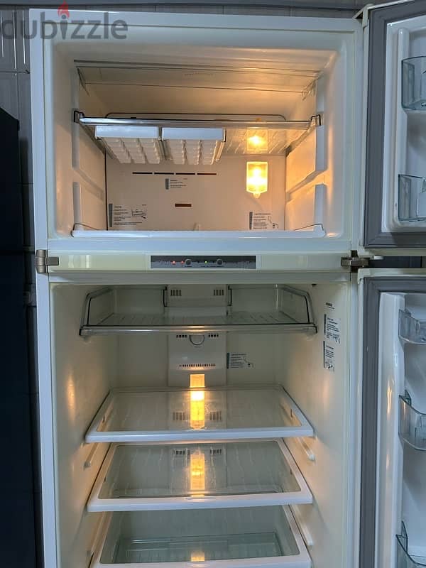 very good condition fridge 3