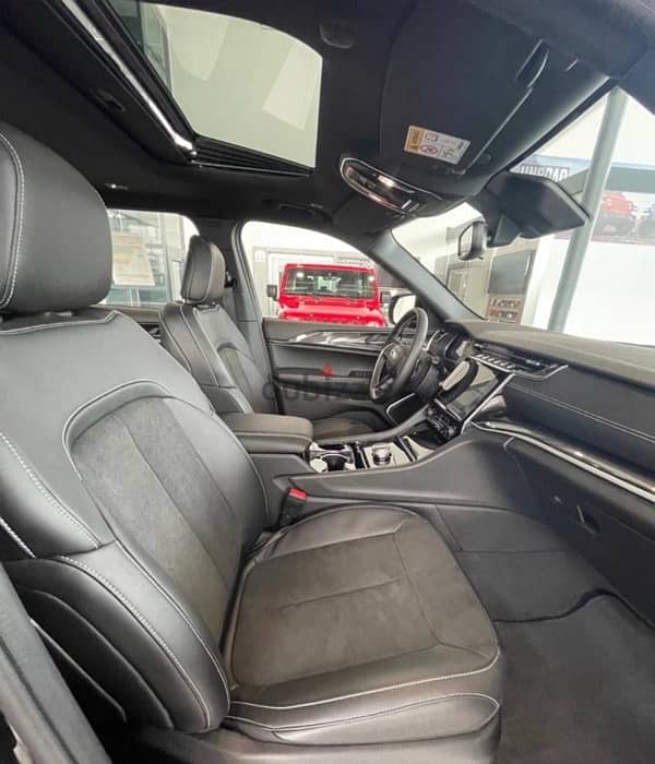 Jeep Grand Cherokee 2022 L in mint condition 12