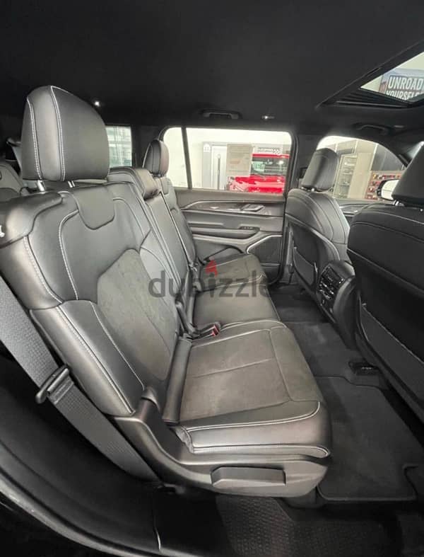 Jeep Grand Cherokee 2022 L in mint condition 13