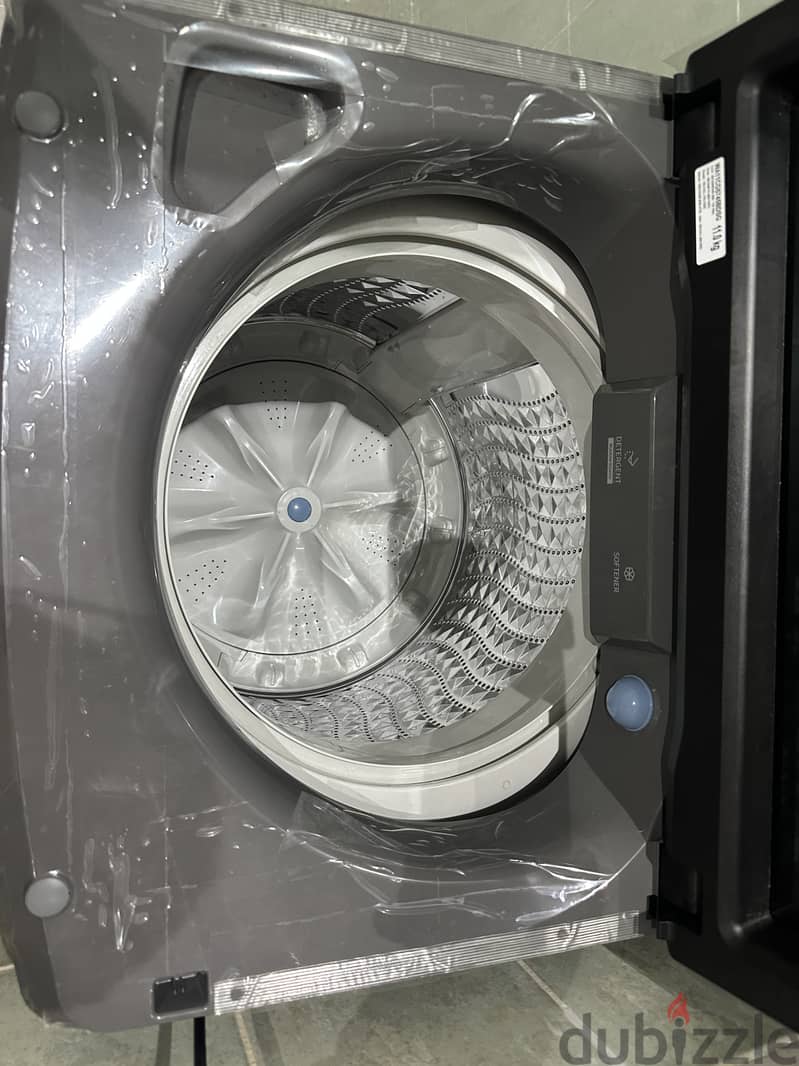 Samsung washing machine 11 kg with warranty only a year used 4