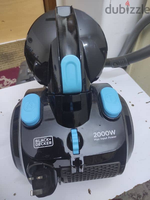 Black and decker 2000w  vacum cleaner  for sale 1