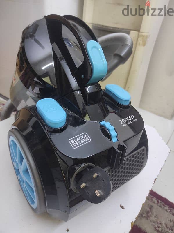 Black and decker 2000w  vacum cleaner  for sale 2