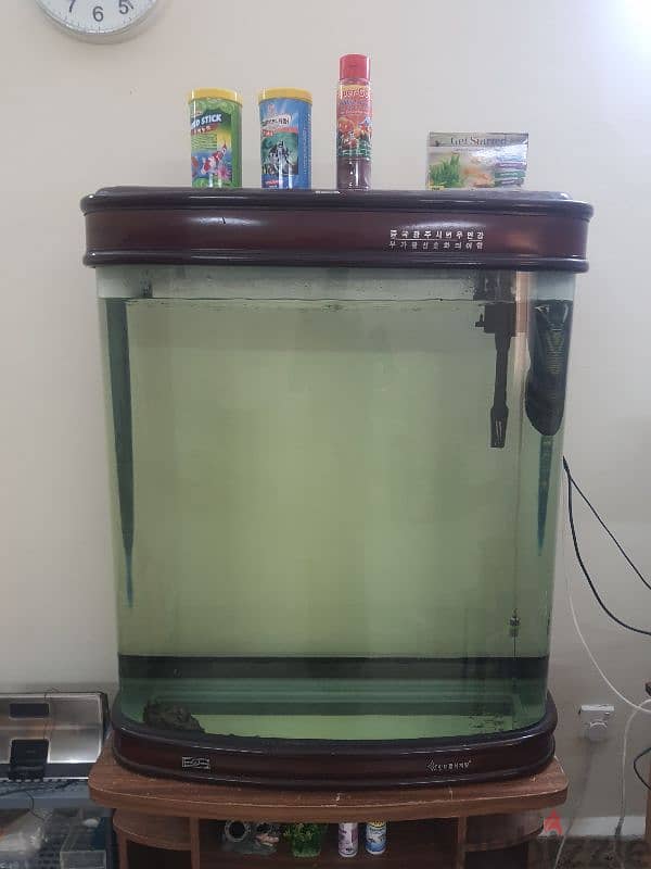 Jumbo tank with 2 fish 2