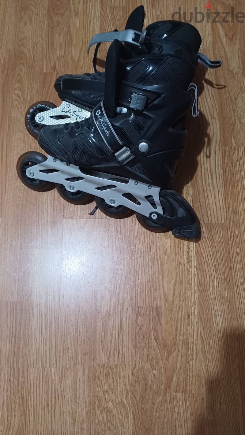 Single blade skates 1