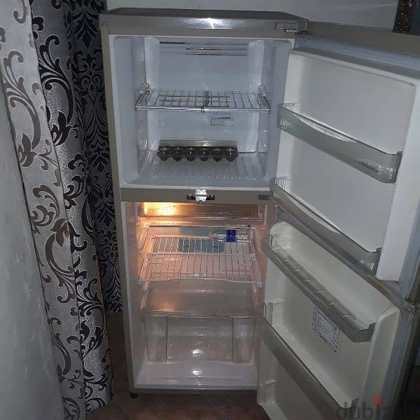 Medium size Toshiba brand fridge 35bd 1