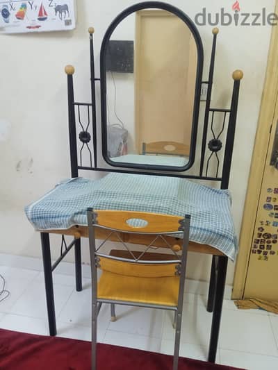 5 BHD - Make up table with Mirror