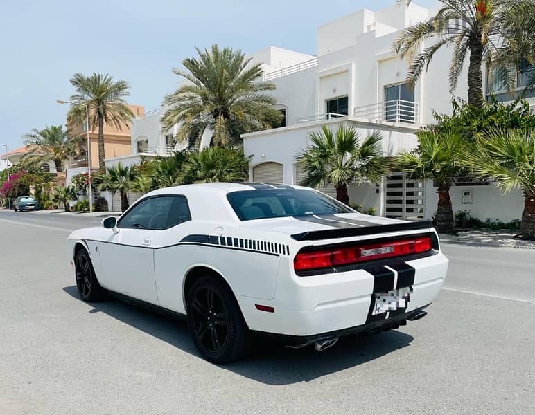 Dodge Challenger 2010 5