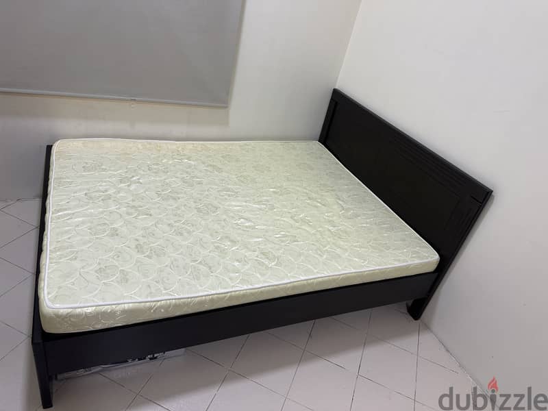 Queen cot with medicated mattress 2