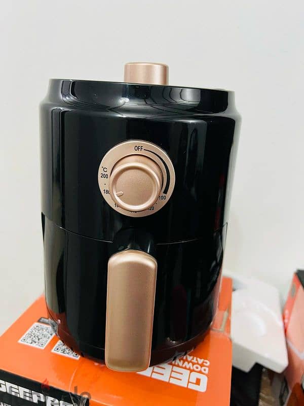 urgent sale Geepas Airfryer accendently broken but working properly 1