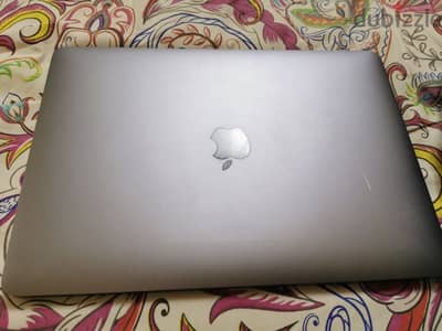 macbook pro 2017 i7 16gb ram 256gb ssd