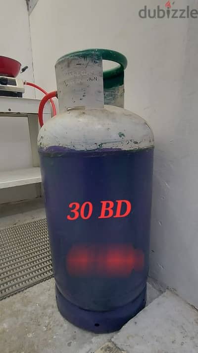 Gas Cylinder with Regulator and Fittings