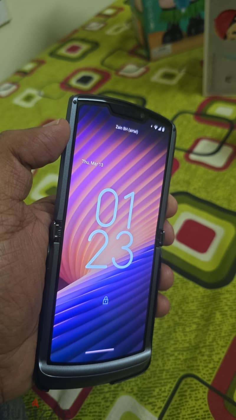 MOTOROLA RAZR 5G (256 GB) 3