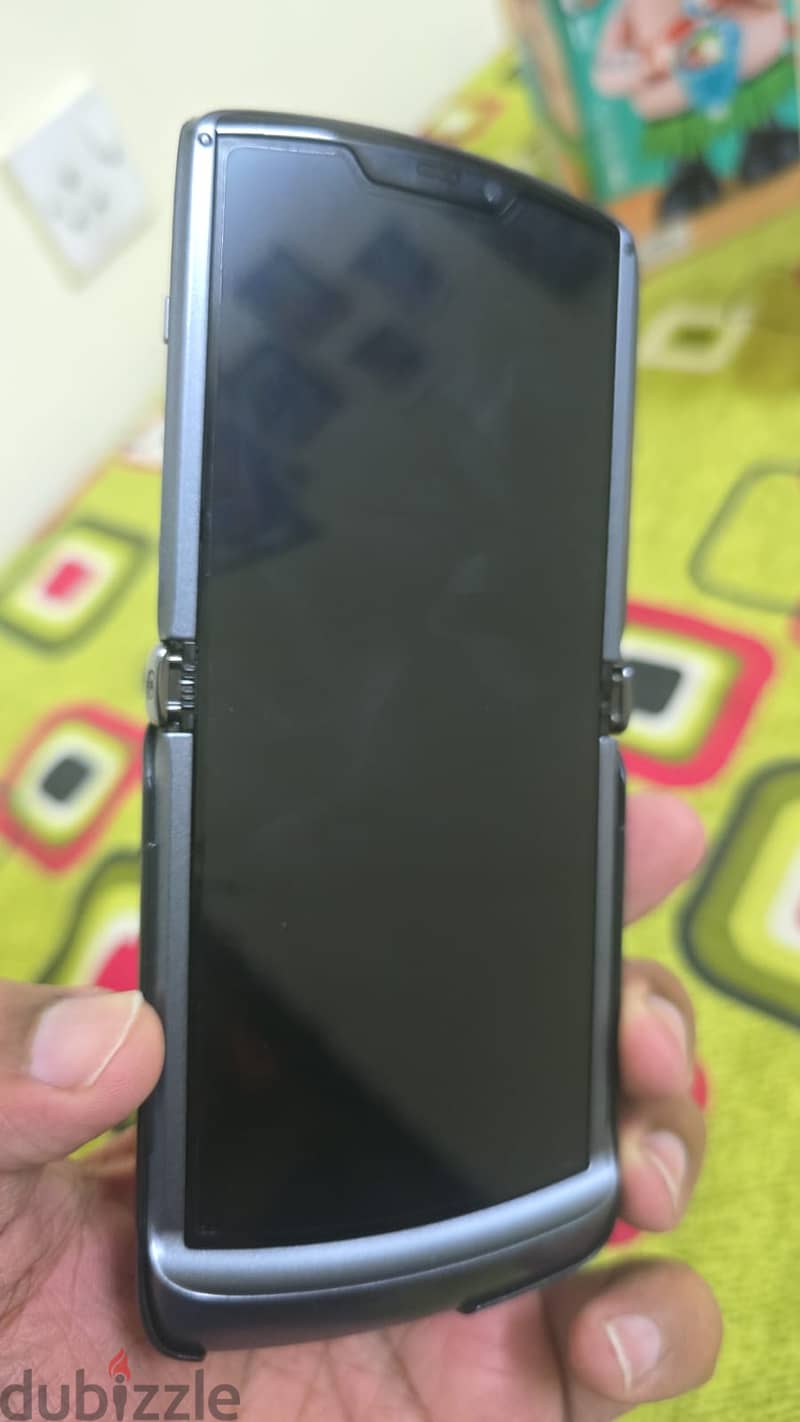 MOTOROLA RAZR 5G (256 GB) 4