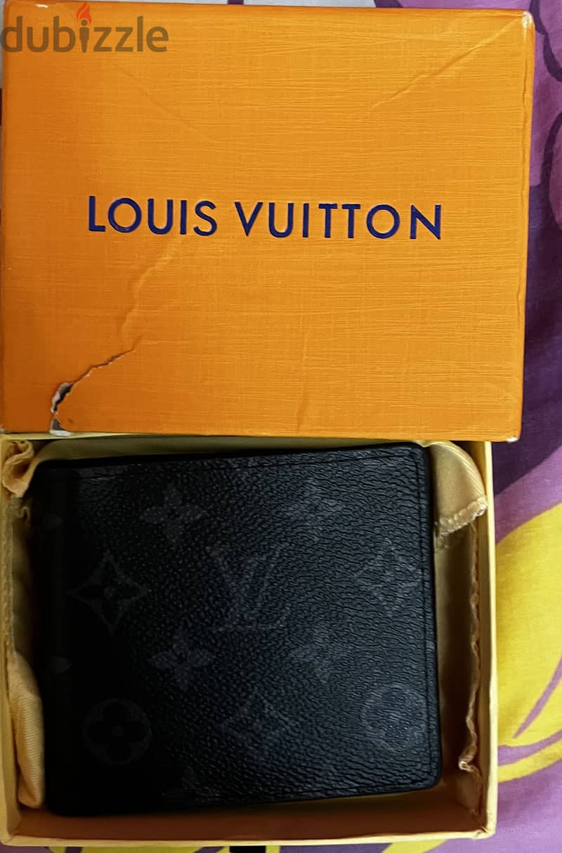 Mens LV & Guccibelts for sale. LV & gucci wallets. 4