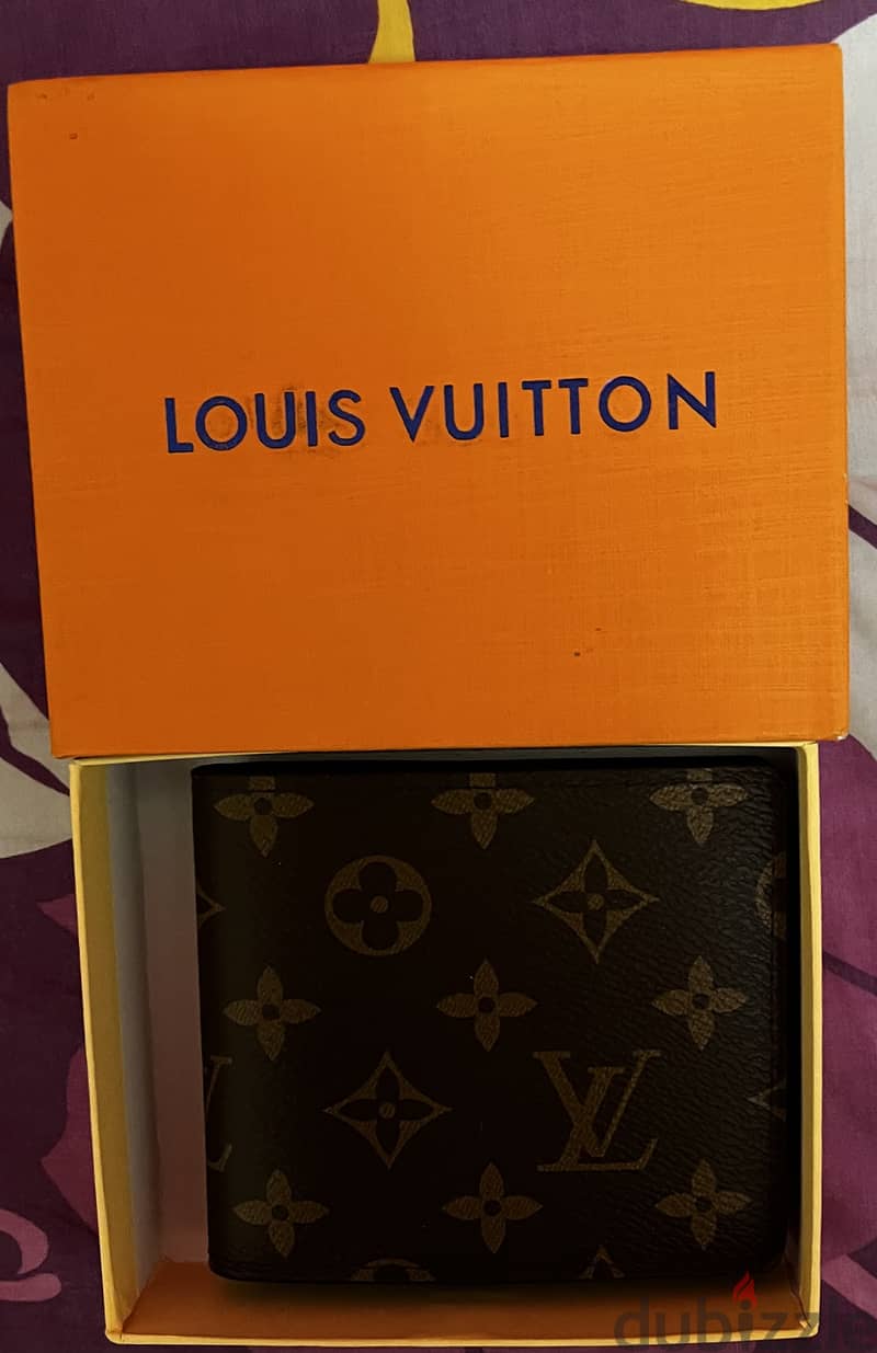 Mens LV & Guccibelts for sale. LV & gucci wallets. 5