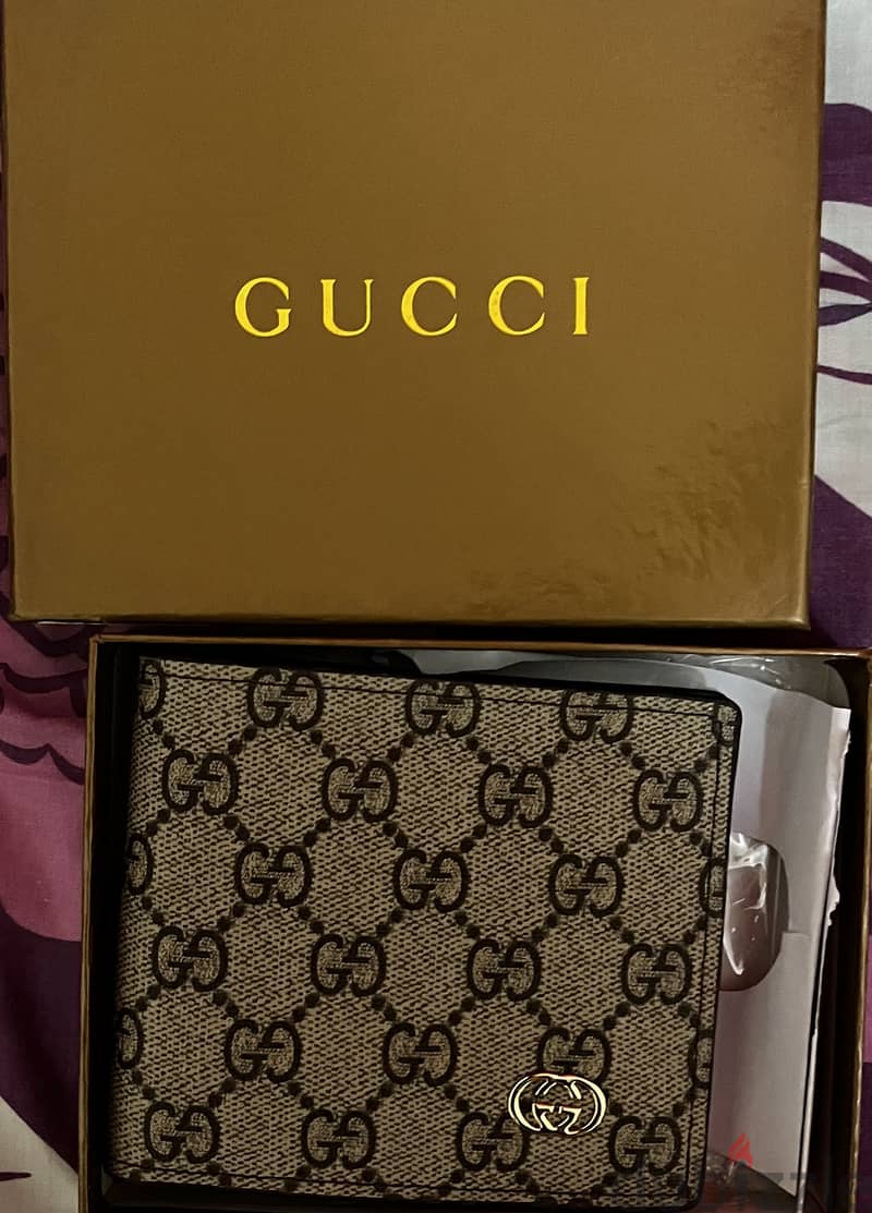 Mens LV & Guccibelts for sale. LV & gucci wallets. 6