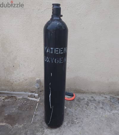 Yateem oxygen compressed gas cylinder