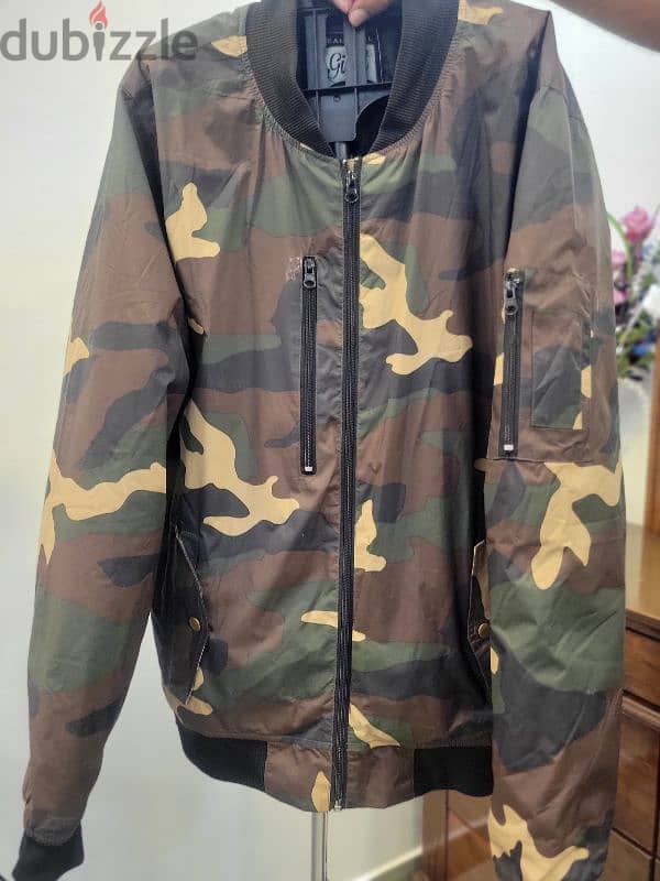 Trendy Pre-Loved Camouflage Jacket – Rugged & Ready to Wear! 0