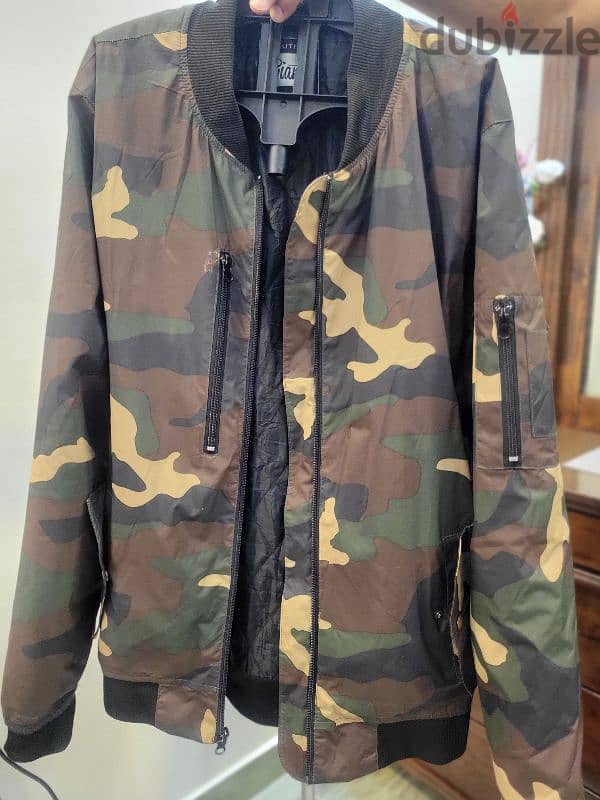 Trendy Pre-Loved Camouflage Jacket – Rugged & Ready to Wear! 1