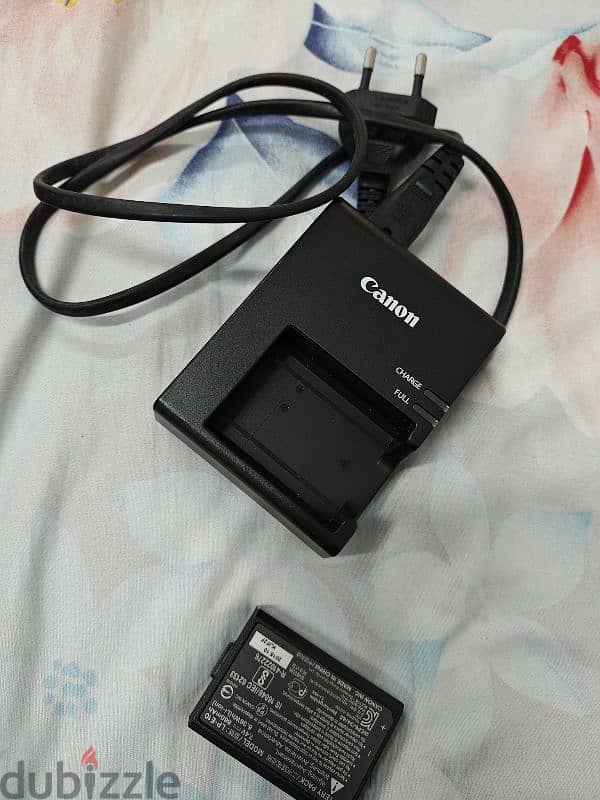 Canon 4000d camera with zoom lens 4