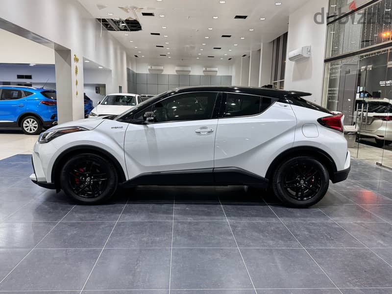 Toyota C-HR 2023 White 1