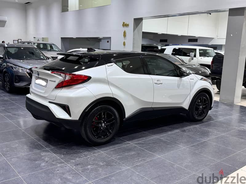 Toyota C-HR 2023 White 6