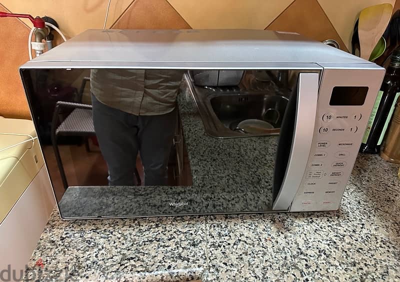 Whirlpool Microwave Oven 1