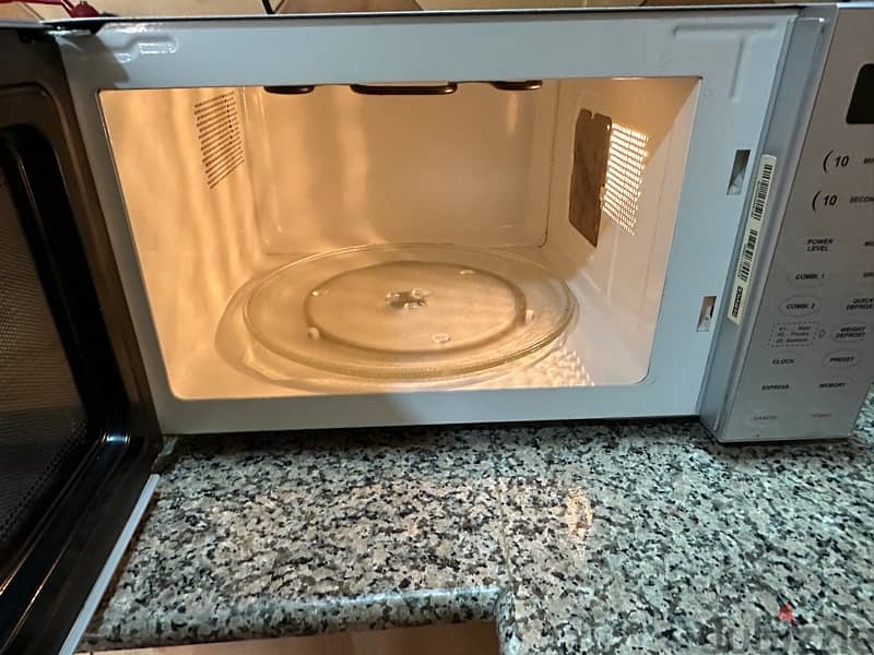 Whirlpool Microwave Oven 2