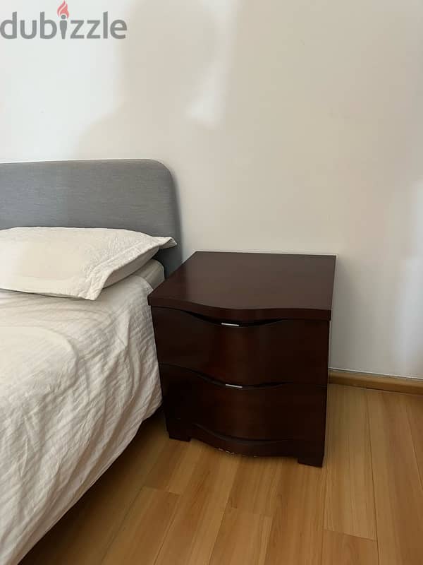 bed with mattress and one side table 0