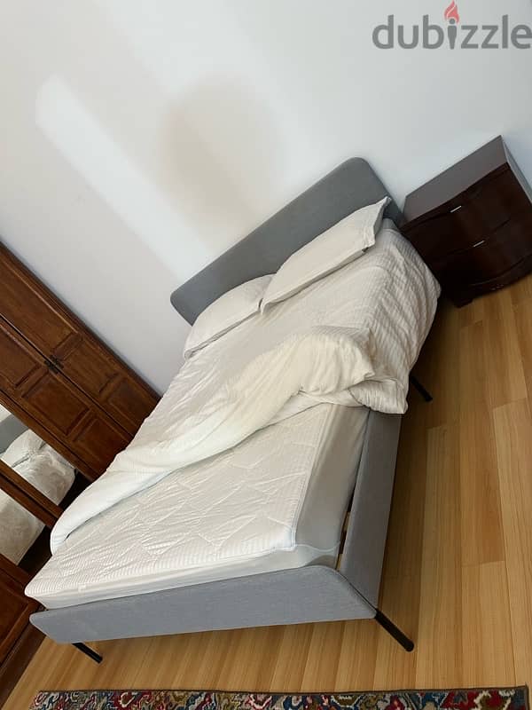 bed with mattress and one side table 3