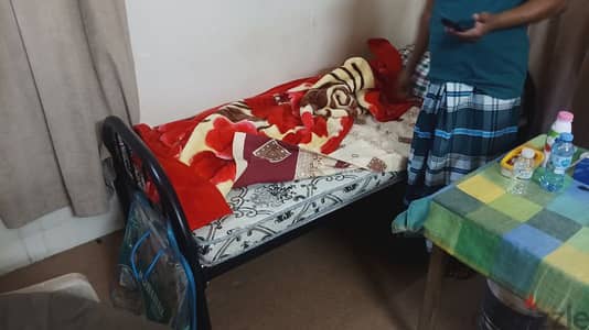 bed with mattres pillow for sale few days used