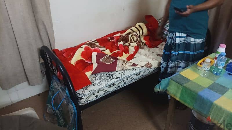 bed with mattres pillow for sale few days used 0