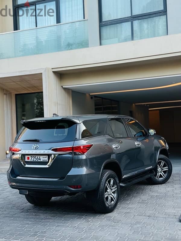 Toyota Fortuner 2022 5