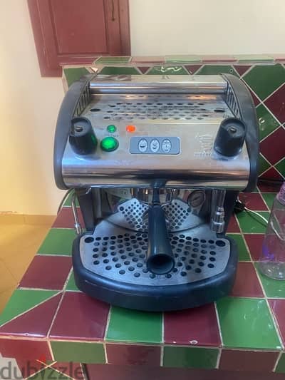 مكينة قهوى ايطالي الصناعة Italian coffee machine