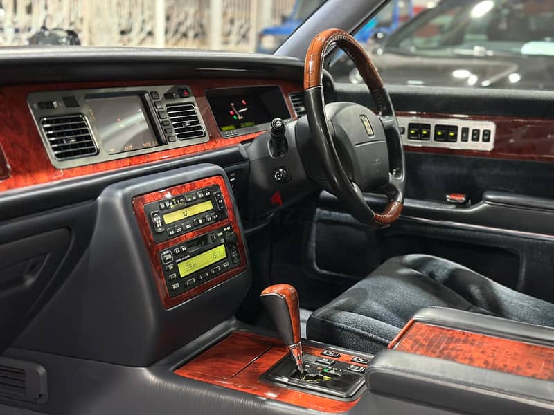 Toyota Century 1992 V12 11