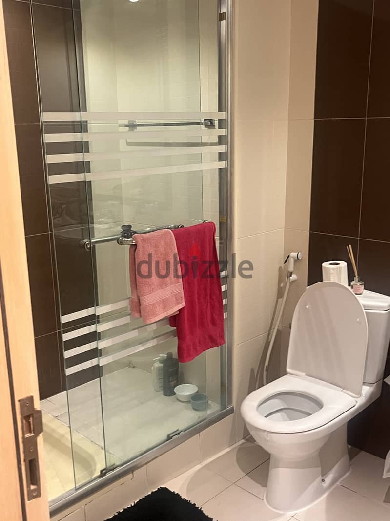 Private room with attached bathroom for rent 7