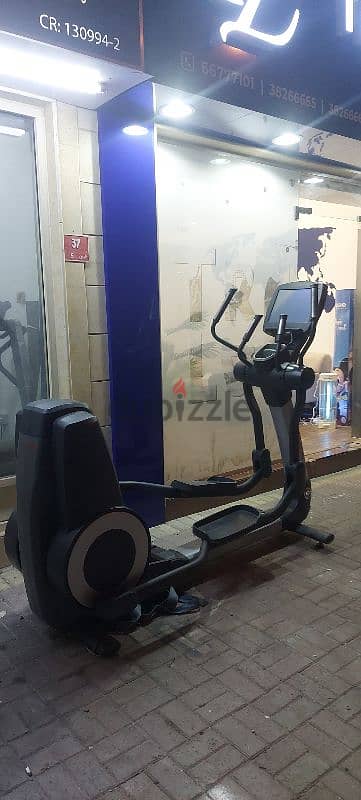 life fitness 95x cross trainer for sale 450bd last price 1