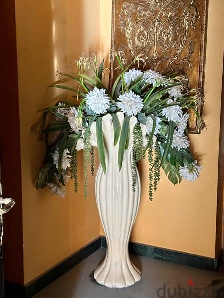 corner flower vase 1