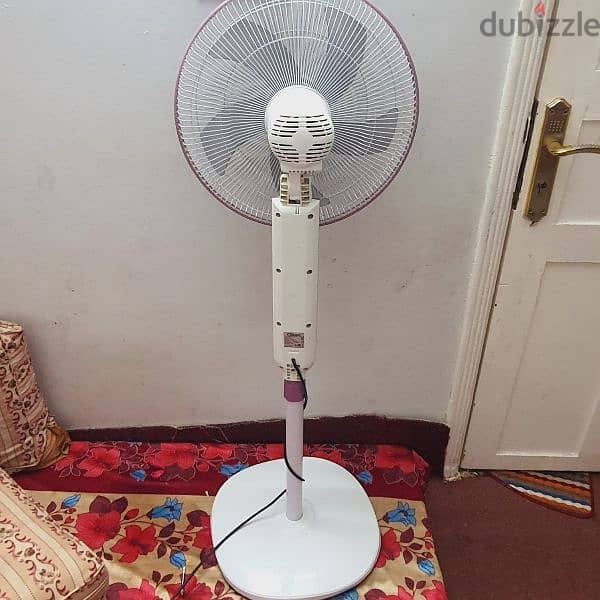 Clickon Fan in perfect condition Height Adjustable, swinging, speed 2