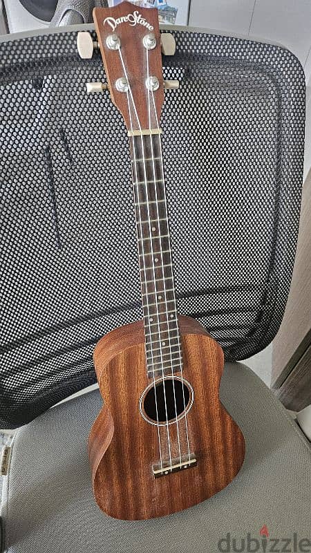 UKULELE in excellent condition 0